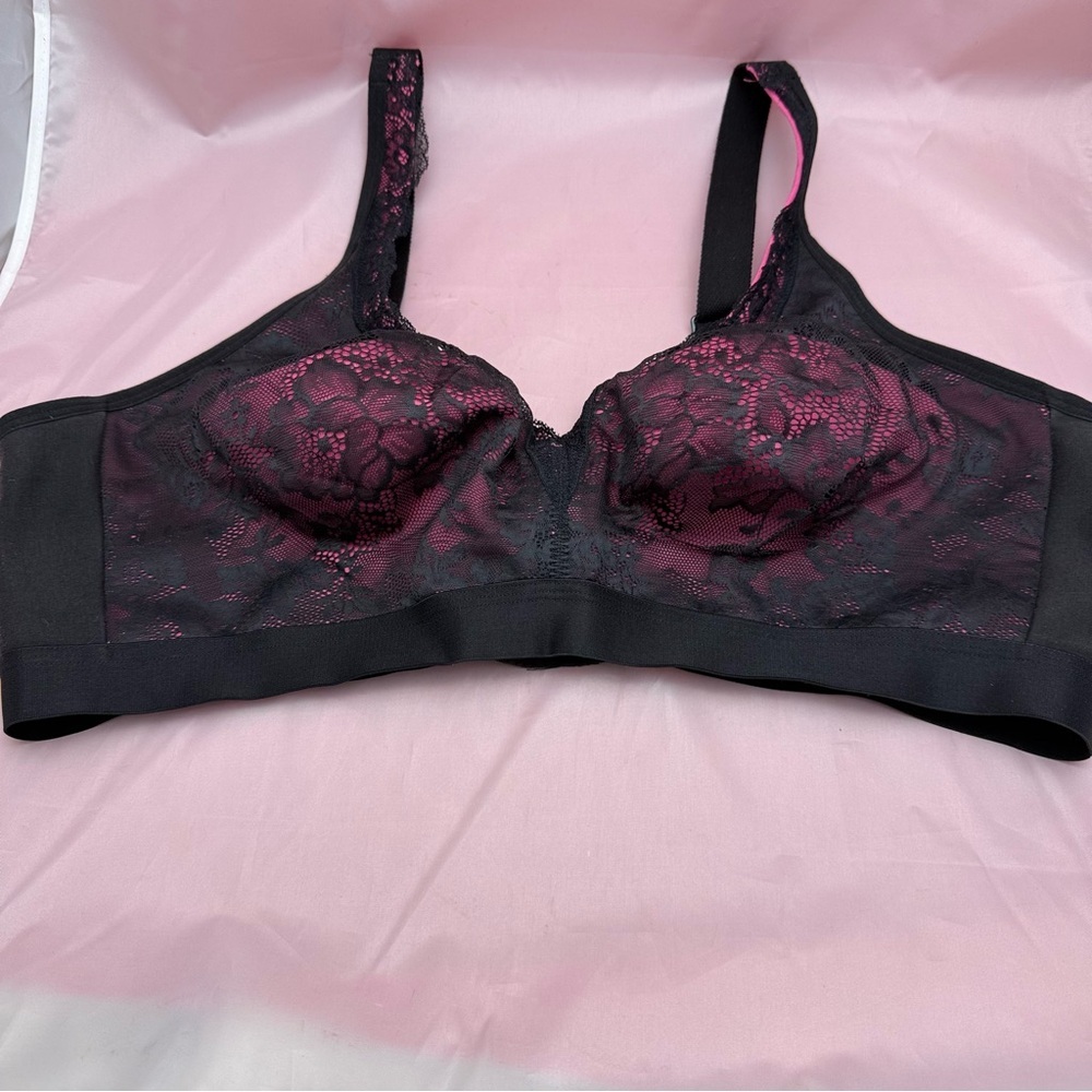 Black Lace Wireless Bra Vibrant Pink Lining 44D Cacique | Romantic Minimalist